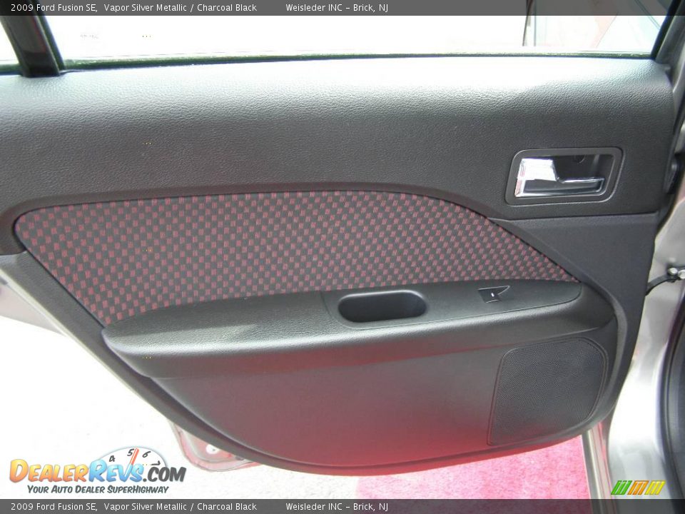 2009 Ford Fusion SE Vapor Silver Metallic / Charcoal Black Photo #17