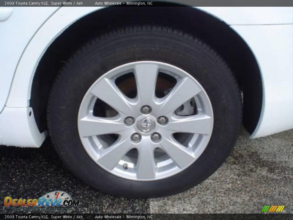 2009 Toyota Camry XLE Super White / Ash Photo #4