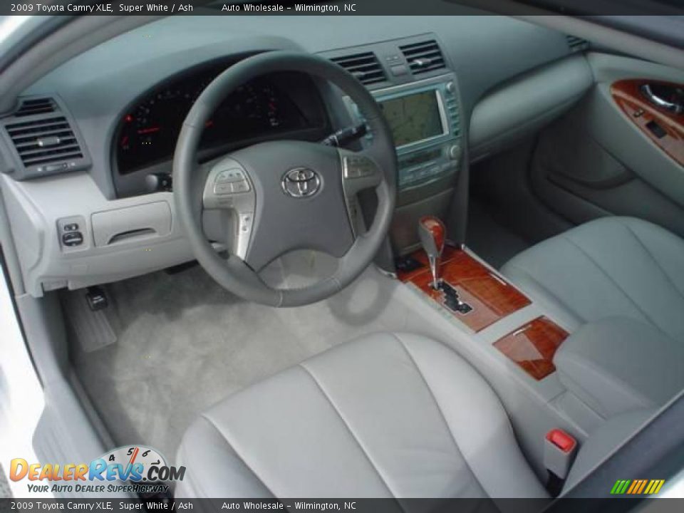 2009 Toyota Camry XLE Super White / Ash Photo #9
