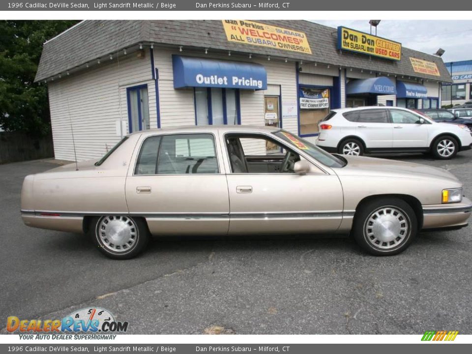 1996 Cadillac DeVille Sedan Light Sandrift Metallic / Beige Photo #4
