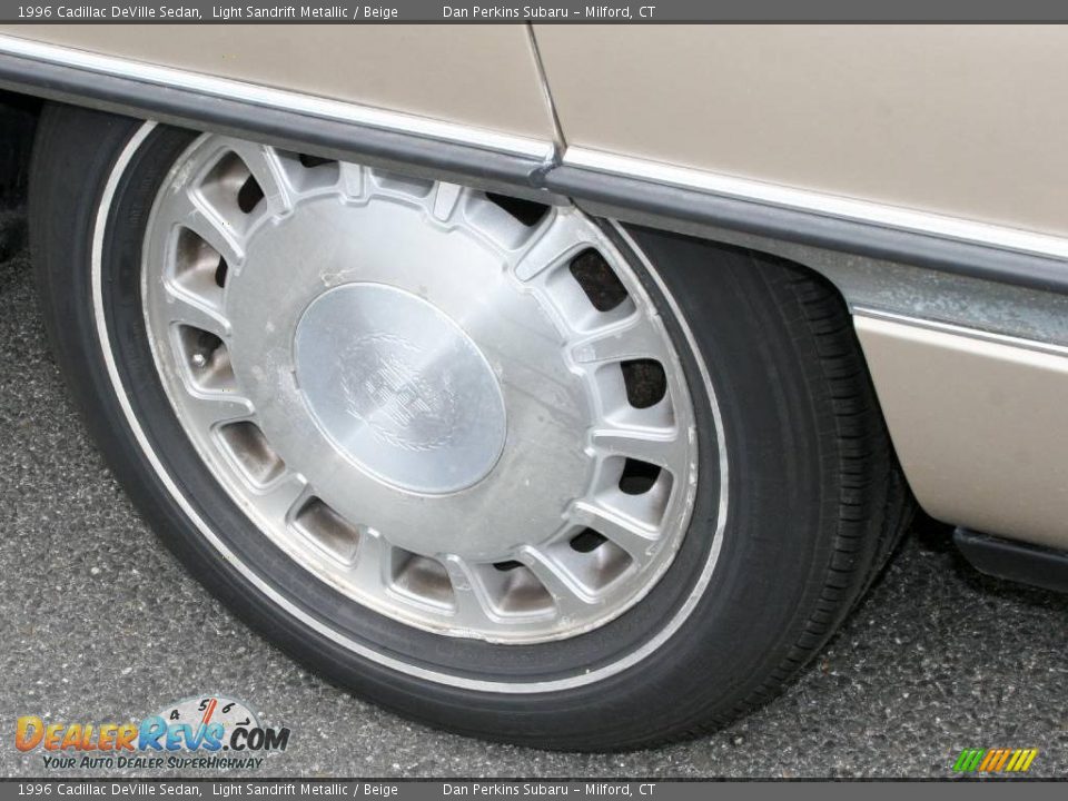 1996 Cadillac DeVille Sedan Light Sandrift Metallic / Beige Photo #10