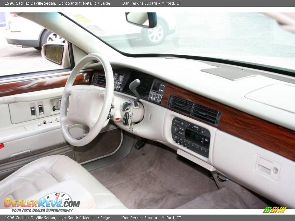 1996 Cadillac DeVille Sedan Light Sandrift Metallic / Beige Photo #11