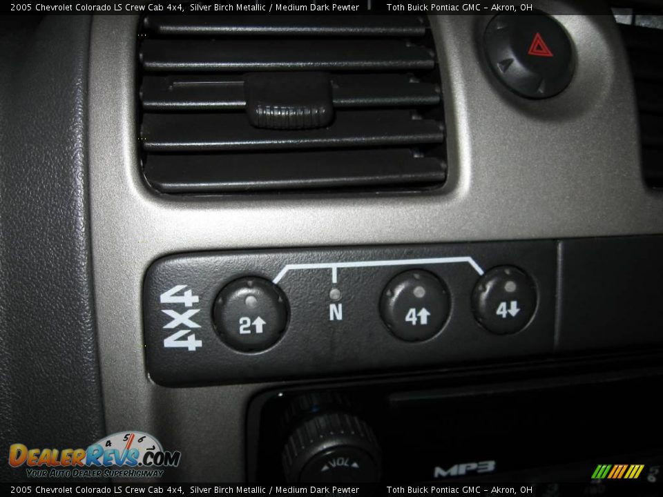 2005 Chevrolet Colorado LS Crew Cab 4x4 Silver Birch Metallic / Medium Dark Pewter Photo #18