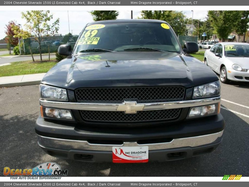 2004 Chevrolet Silverado 1500 LS Extended Cab 4x4 Black / Dark Charcoal Photo #2