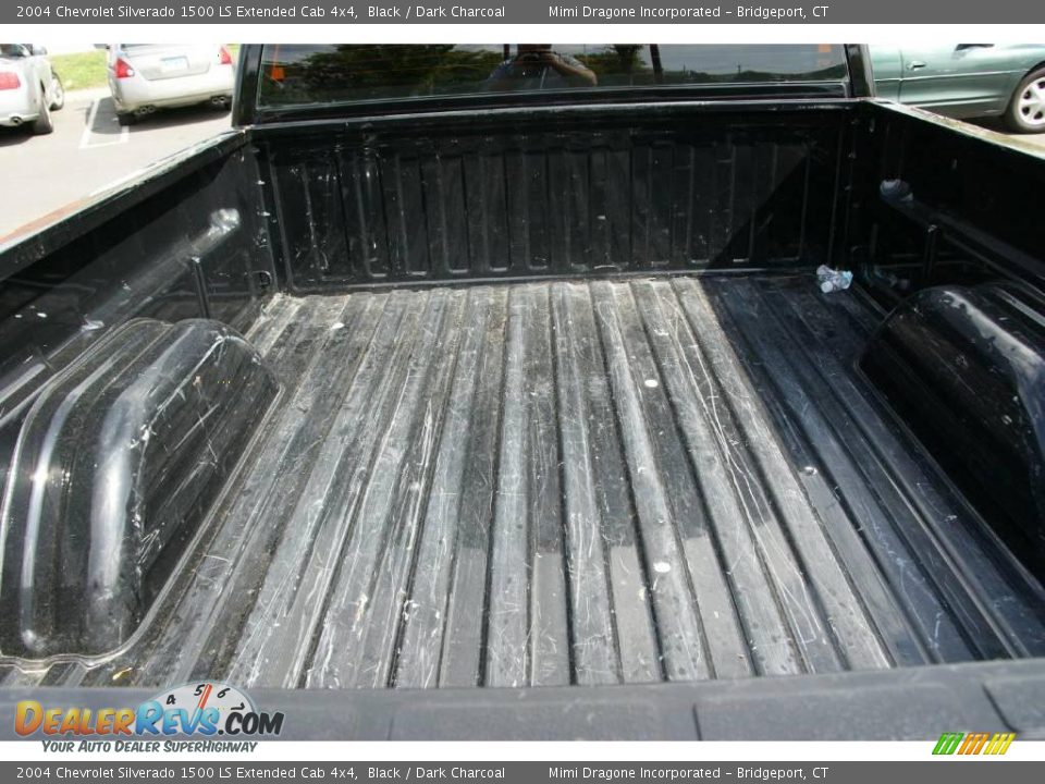 2004 Chevrolet Silverado 1500 LS Extended Cab 4x4 Black / Dark Charcoal Photo #6