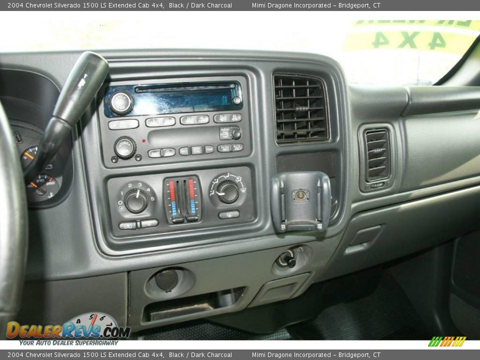 2004 Chevrolet Silverado 1500 LS Extended Cab 4x4 Black / Dark Charcoal Photo #12