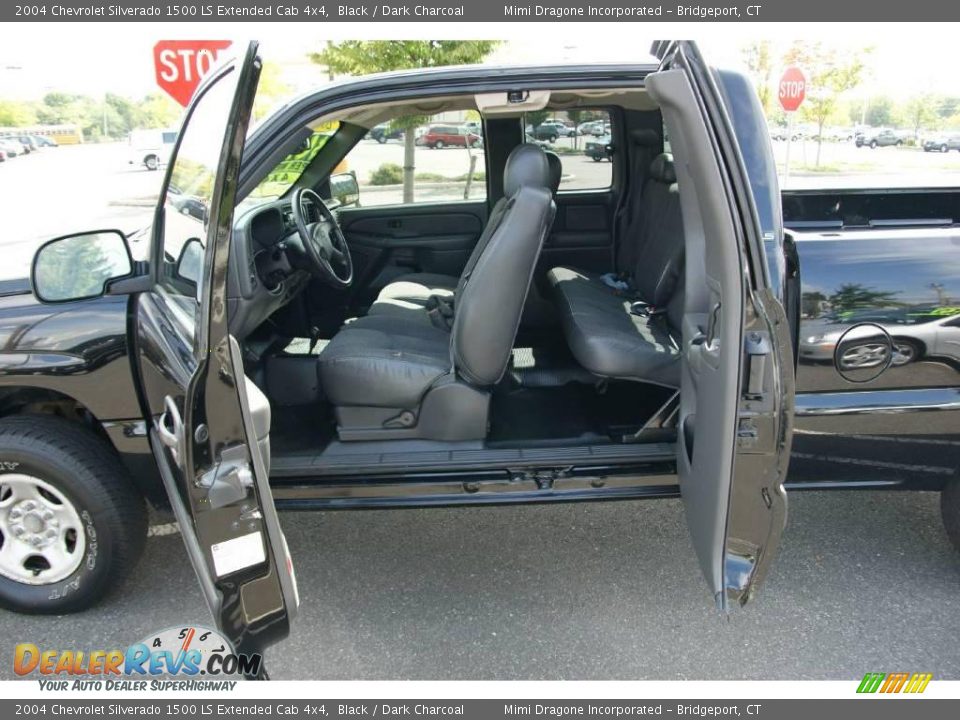 2004 Chevrolet Silverado 1500 LS Extended Cab 4x4 Black / Dark Charcoal Photo #15