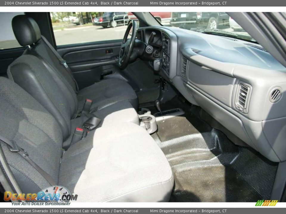 2004 Chevrolet Silverado 1500 LS Extended Cab 4x4 Black / Dark Charcoal Photo #16