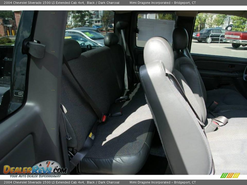 2004 Chevrolet Silverado 1500 LS Extended Cab 4x4 Black / Dark Charcoal Photo #18