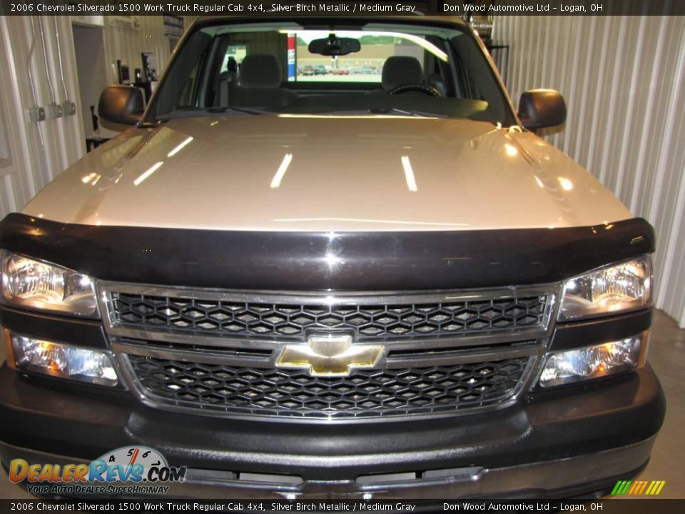 2006 Chevrolet Silverado 1500 Work Truck Regular Cab 4x4 Silver Birch Metallic / Medium Gray Photo #4