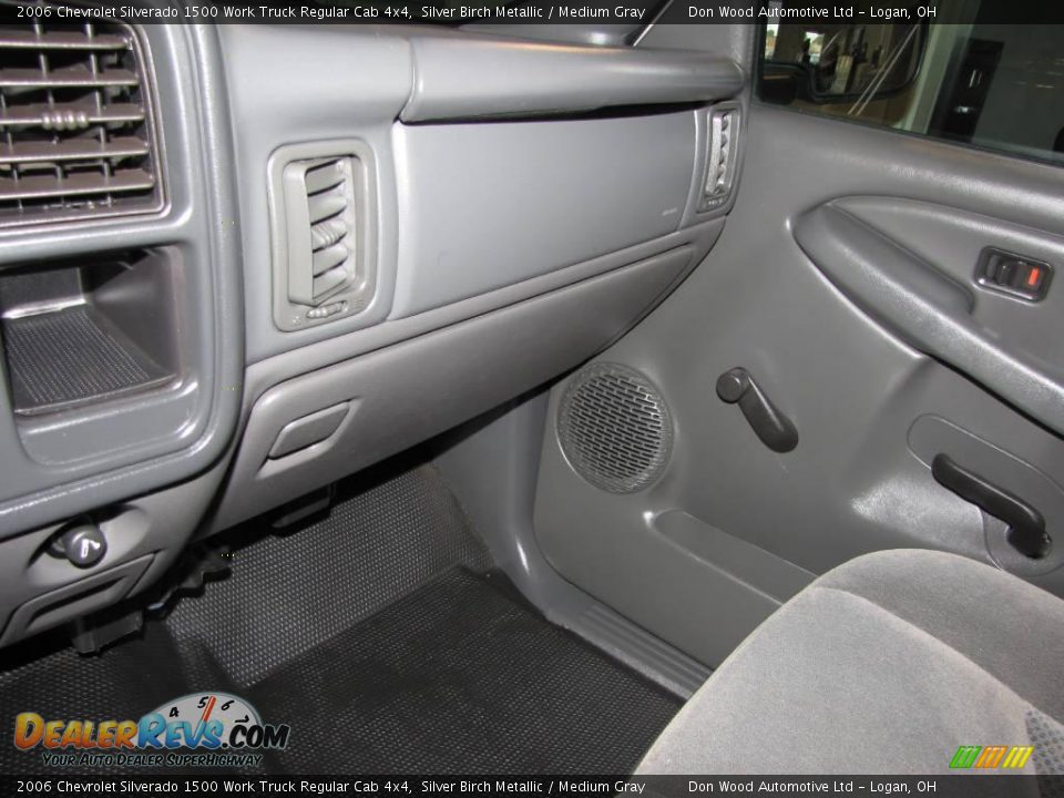 2006 Chevrolet Silverado 1500 Work Truck Regular Cab 4x4 Silver Birch Metallic / Medium Gray Photo #16
