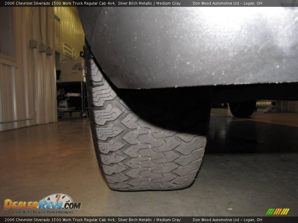 2006 Chevrolet Silverado 1500 Work Truck Regular Cab 4x4 Silver Birch Metallic / Medium Gray Photo #23