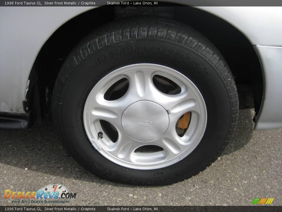 1996 Ford Taurus GL Silver Frost Metallic / Graphite Photo #15