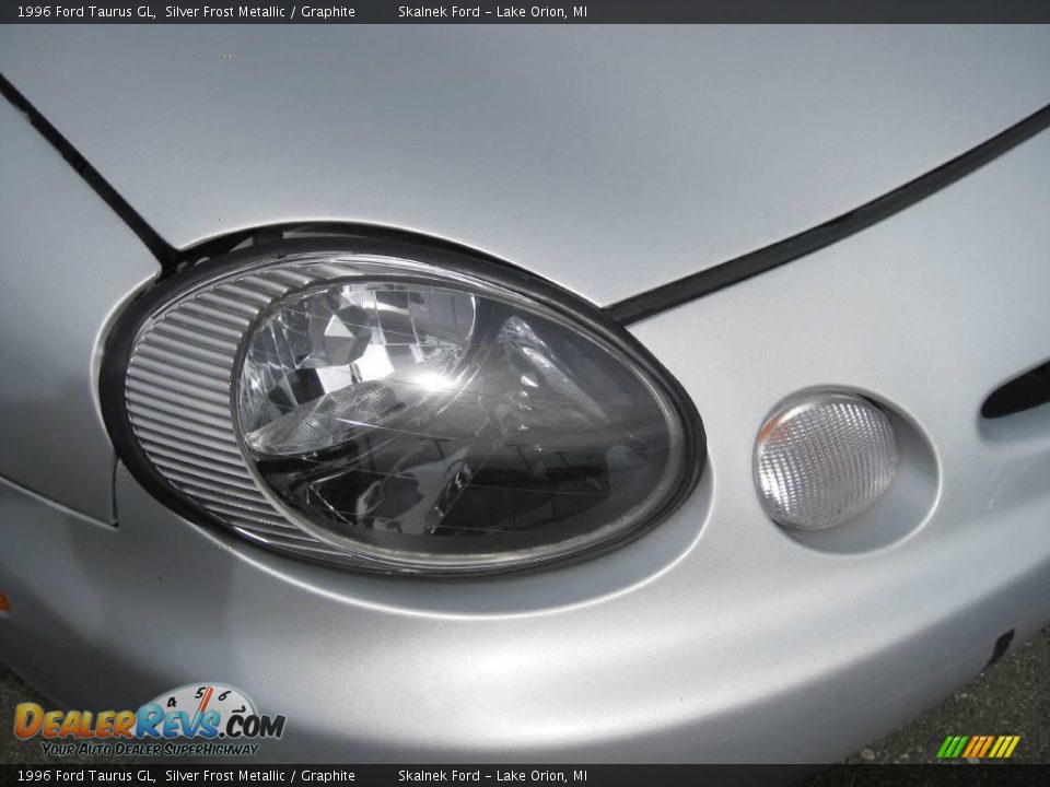 1996 Ford Taurus GL Silver Frost Metallic / Graphite Photo #16