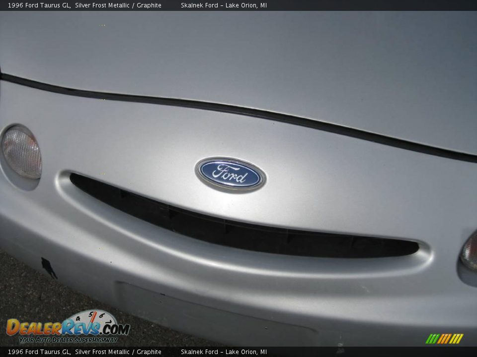 1996 Ford Taurus GL Silver Frost Metallic / Graphite Photo #17