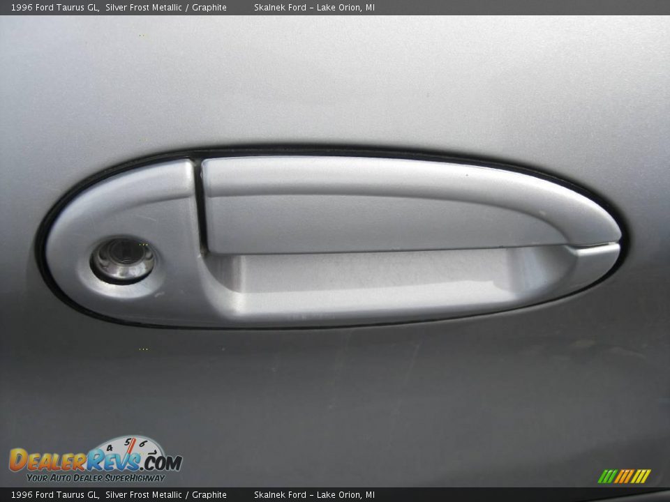 1996 Ford Taurus GL Silver Frost Metallic / Graphite Photo #19
