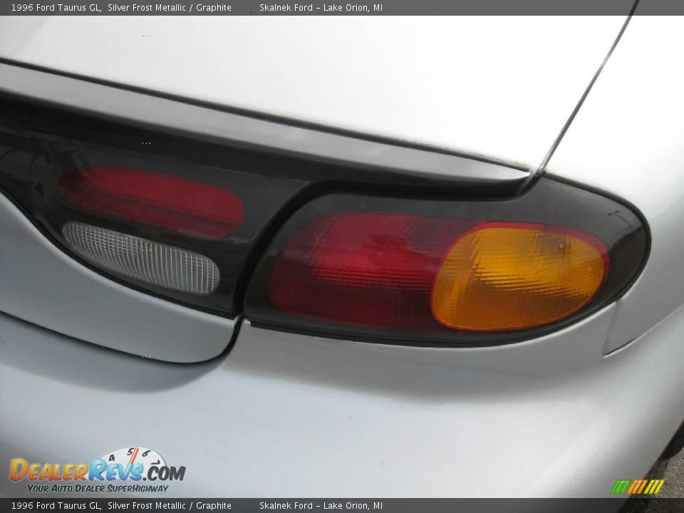 1996 Ford Taurus GL Silver Frost Metallic / Graphite Photo #20