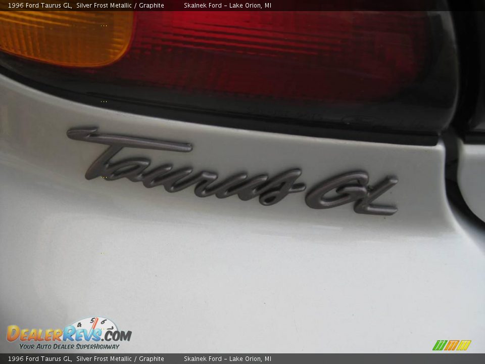 1996 Ford Taurus GL Silver Frost Metallic / Graphite Photo #21