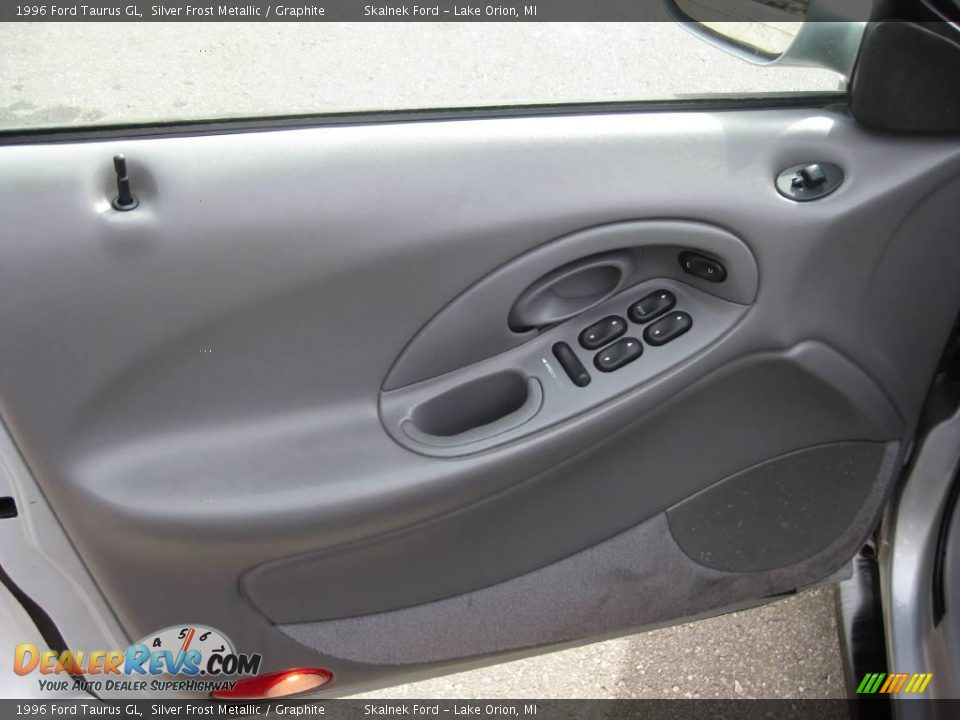 1996 Ford Taurus GL Silver Frost Metallic / Graphite Photo #22