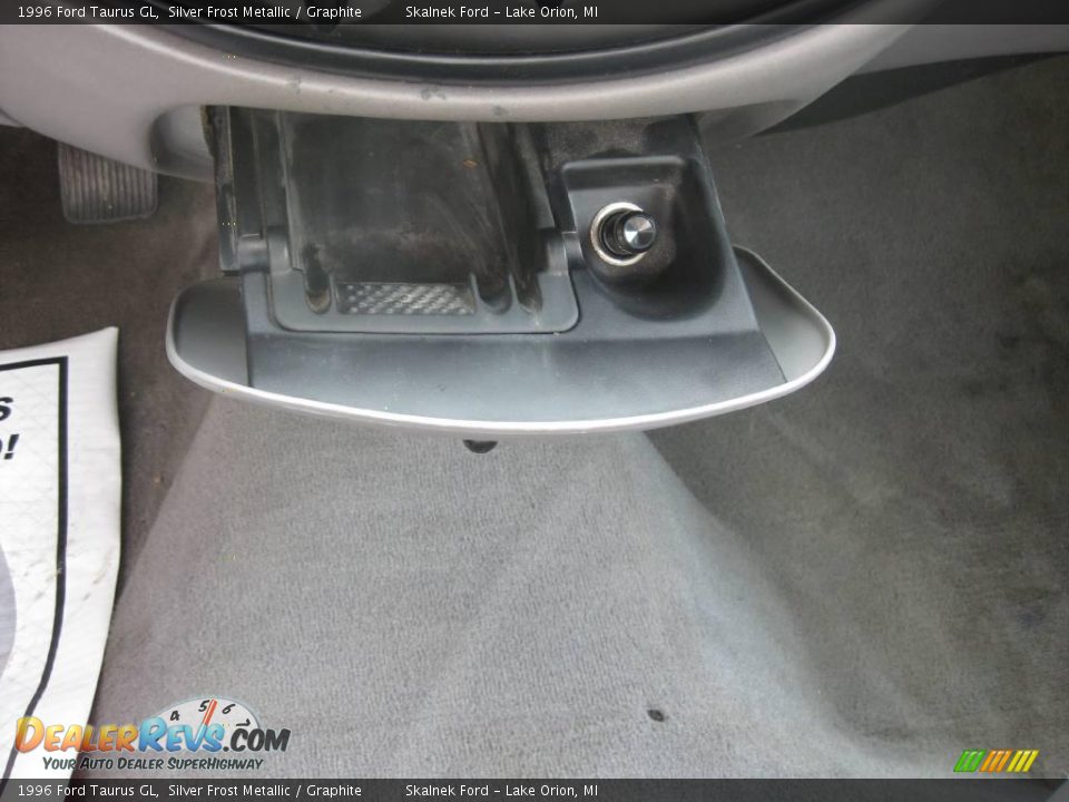 1996 Ford Taurus GL Silver Frost Metallic / Graphite Photo #29