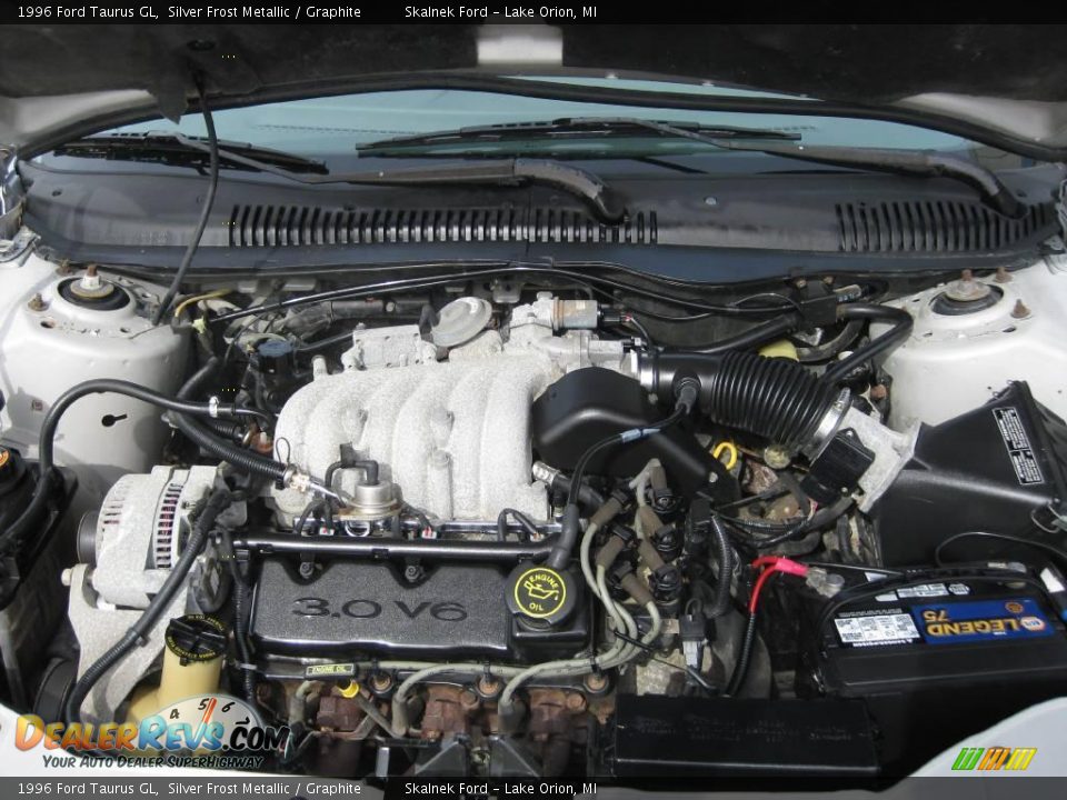 1996 Ford Taurus GL Silver Frost Metallic / Graphite Photo #31