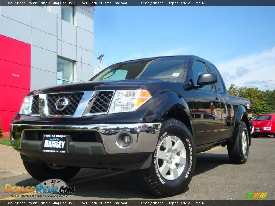 2005 Nissan Frontier Nismo King Cab 4x4 Super Black / Nismo Charcoal Photo #1