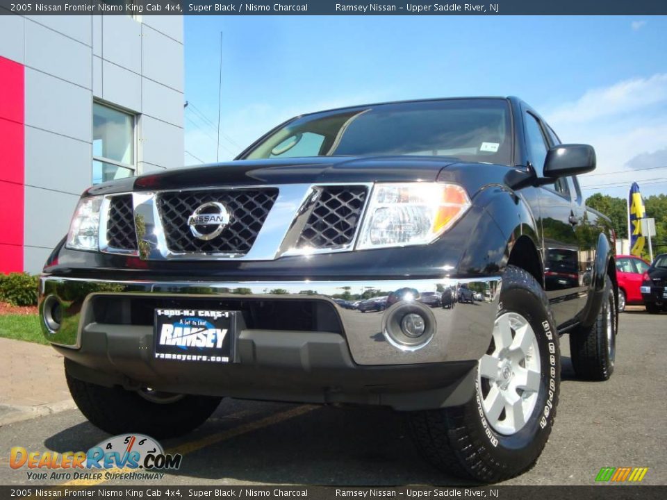 2005 Nissan Frontier Nismo King Cab 4x4 Super Black / Nismo Charcoal Photo #3