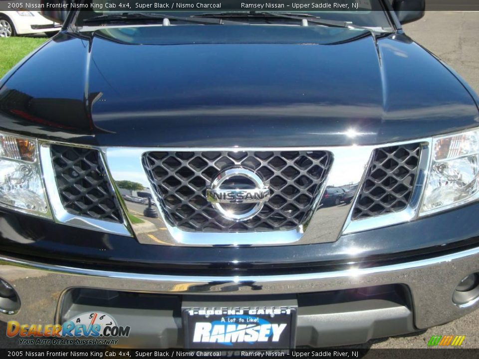 2005 Nissan Frontier Nismo King Cab 4x4 Super Black / Nismo Charcoal Photo #17