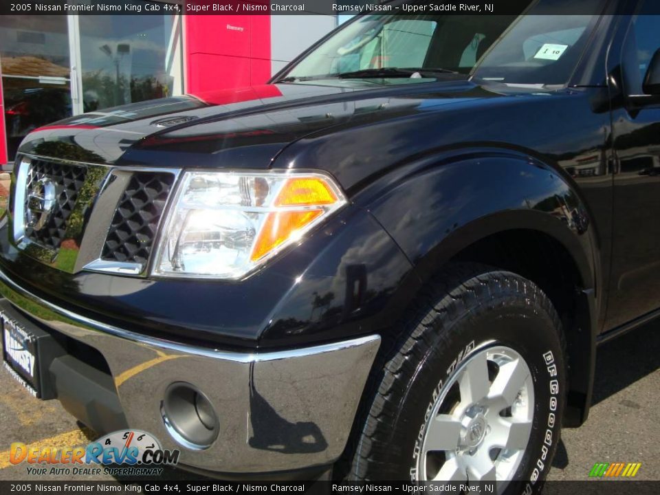 2005 Nissan Frontier Nismo King Cab 4x4 Super Black / Nismo Charcoal Photo #18