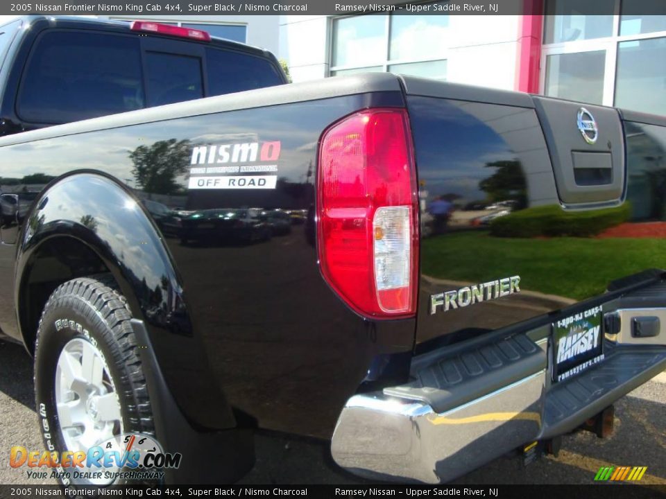 2005 Nissan Frontier Nismo King Cab 4x4 Super Black / Nismo Charcoal Photo #20