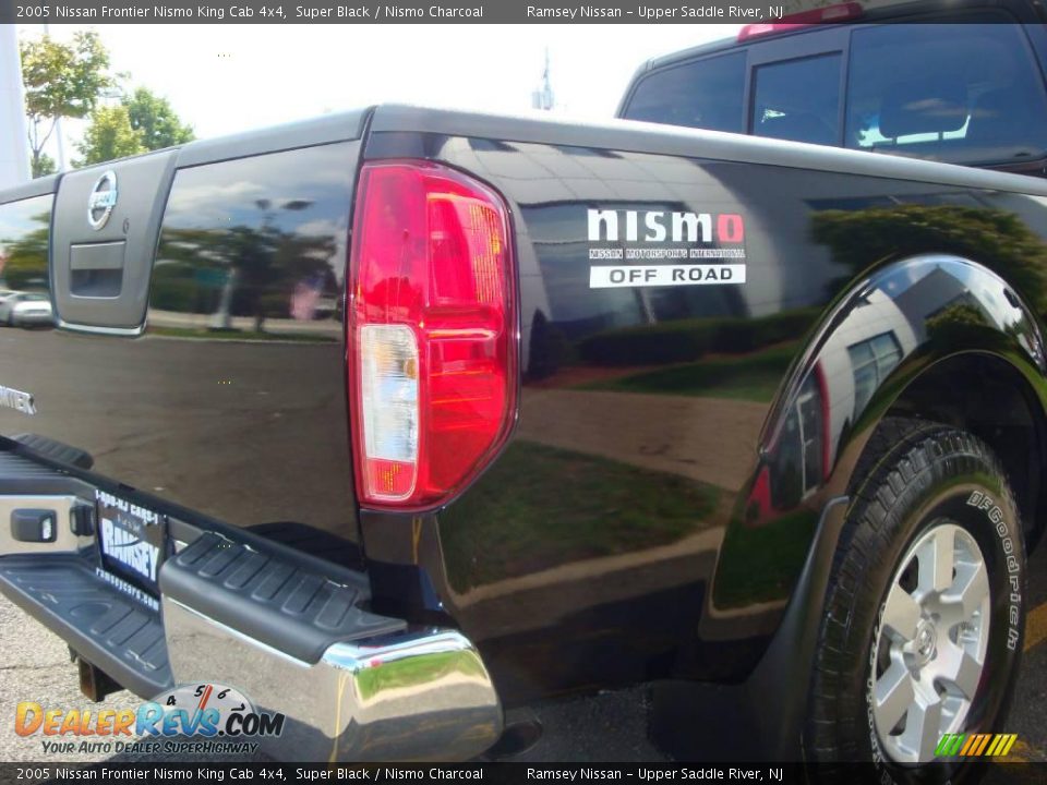 2005 Nissan Frontier Nismo King Cab 4x4 Super Black / Nismo Charcoal Photo #22