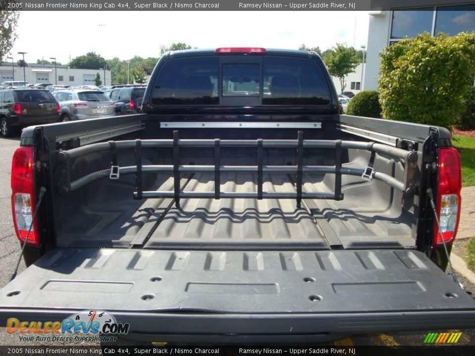 2005 Nissan Frontier Nismo King Cab 4x4 Super Black / Nismo Charcoal Photo #31