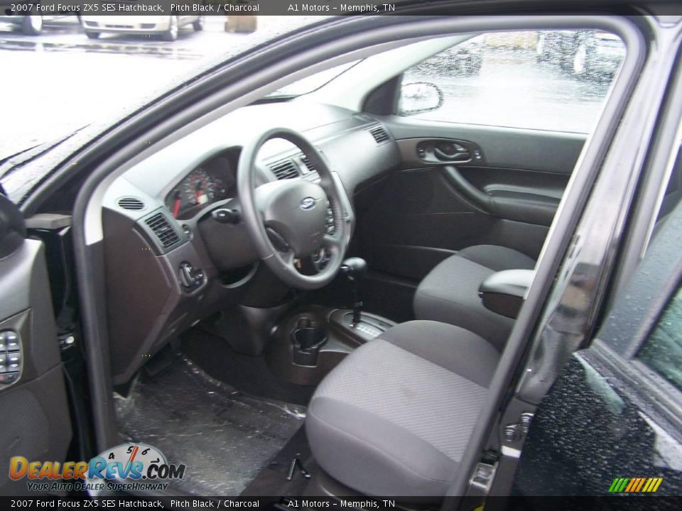 2007 Ford Focus ZX5 SES Hatchback Pitch Black / Charcoal Photo #5