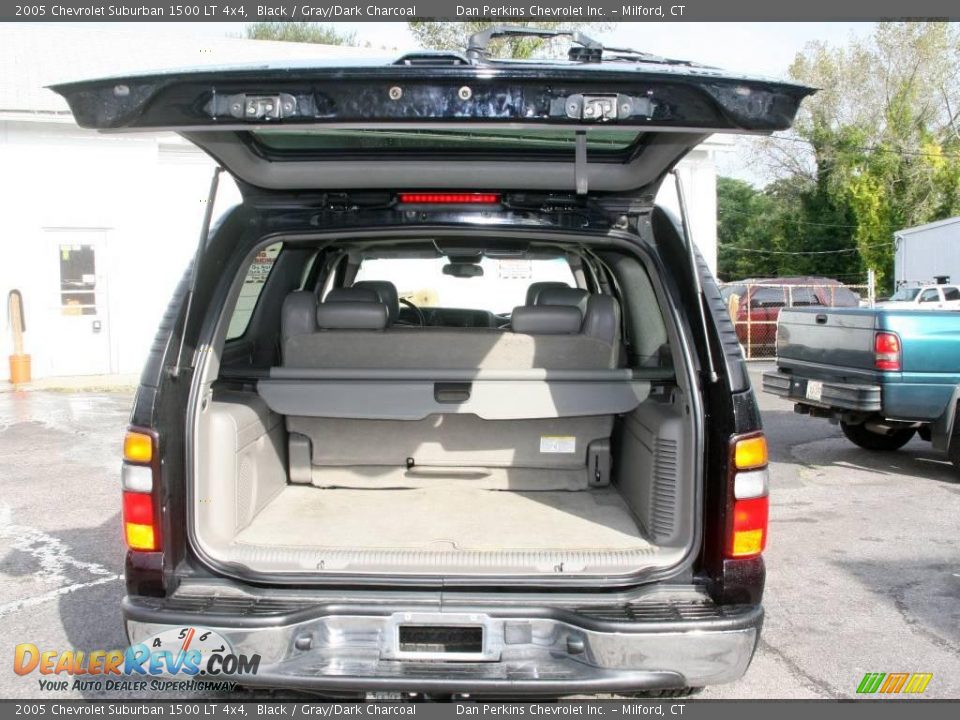 2005 Chevrolet Suburban 1500 LT 4x4 Black / Gray/Dark Charcoal Photo #6