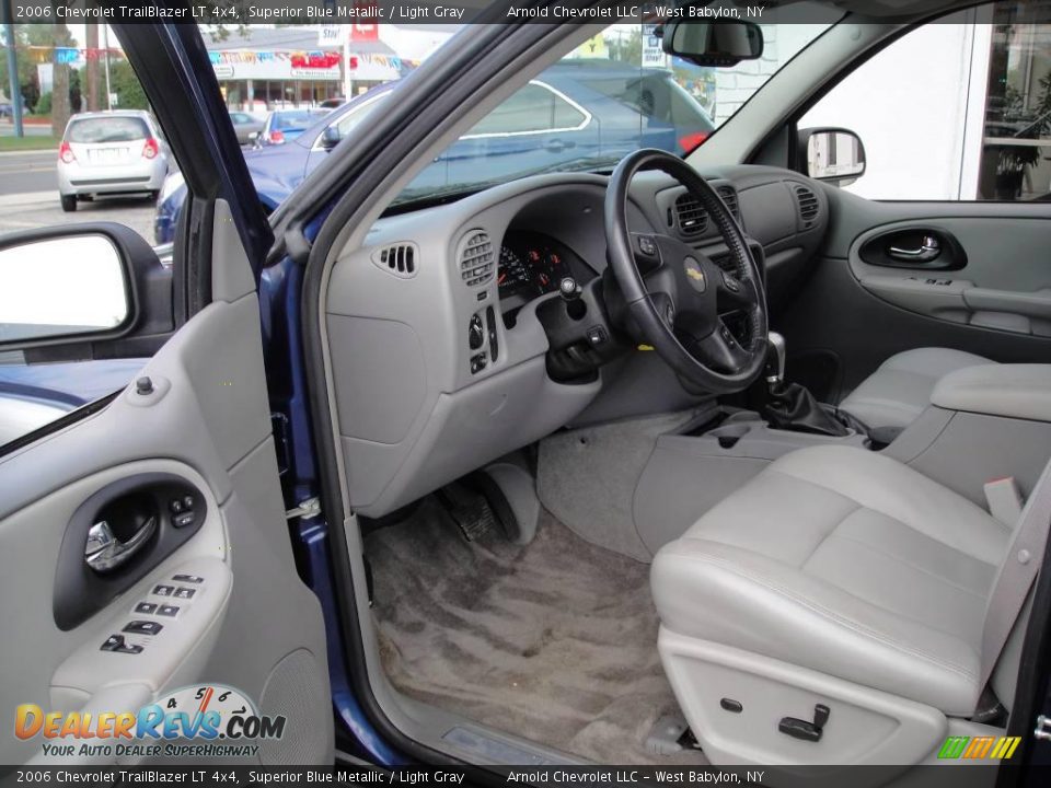 2006 Chevrolet TrailBlazer LT 4x4 Superior Blue Metallic / Light Gray Photo #10