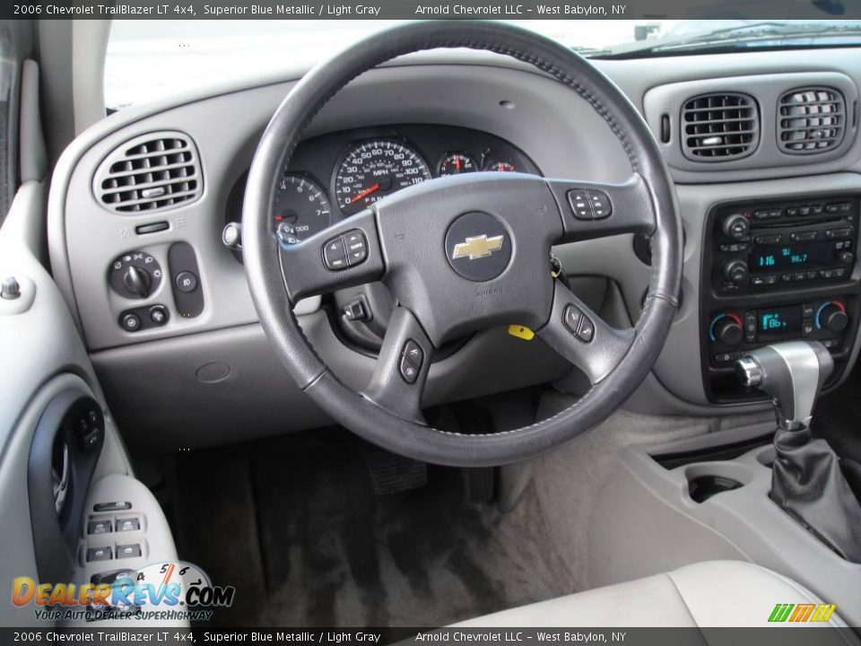 2006 Chevrolet TrailBlazer LT 4x4 Superior Blue Metallic / Light Gray Photo #11