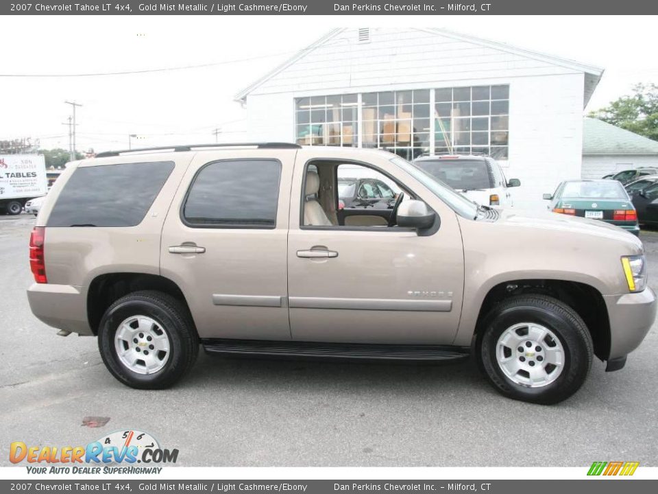 2007 Chevrolet Tahoe LT 4x4 Gold Mist Metallic / Light Cashmere/Ebony Photo #4