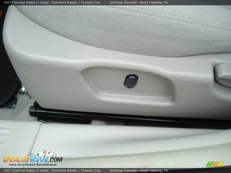 2007 Chevrolet Malibu LS Sedan Silverstone Metallic / Titanium Gray Photo #15