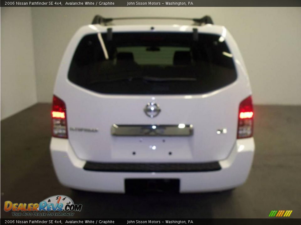 2006 Nissan Pathfinder SE 4x4 Avalanche White / Graphite Photo #3