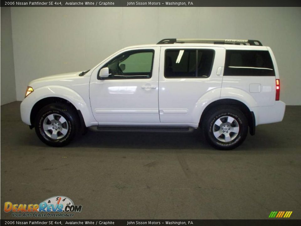 2006 Nissan Pathfinder SE 4x4 Avalanche White / Graphite Photo #6