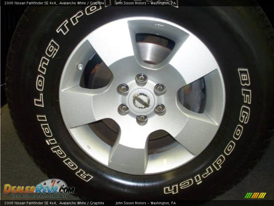 2006 Nissan Pathfinder SE 4x4 Avalanche White / Graphite Photo #7
