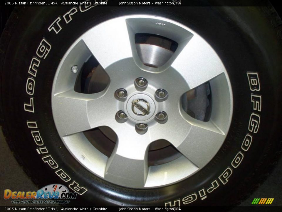 2006 Nissan Pathfinder SE 4x4 Avalanche White / Graphite Photo #8