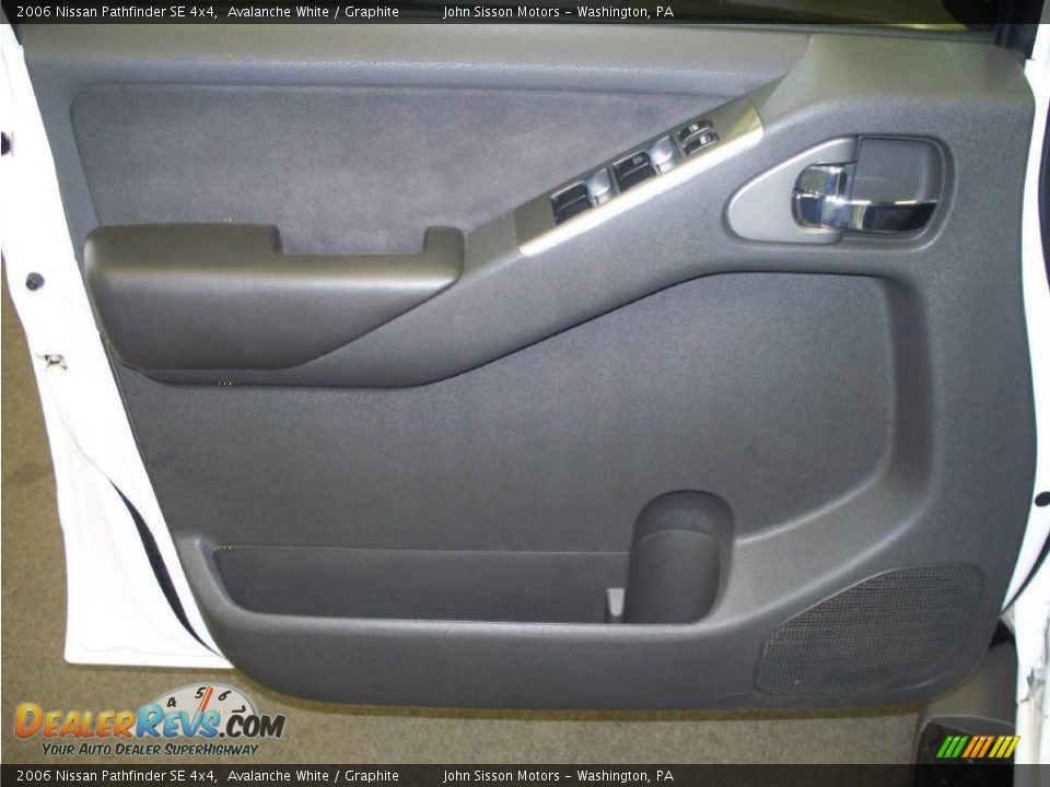 2006 Nissan Pathfinder SE 4x4 Avalanche White / Graphite Photo #13