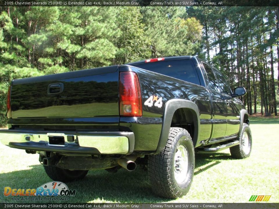 2005 Chevrolet Silverado 2500HD LS Extended Cab 4x4 Black / Medium Gray Photo #5