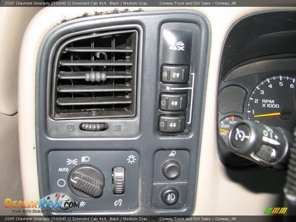 2005 Chevrolet Silverado 2500HD LS Extended Cab 4x4 Black / Medium Gray Photo #14