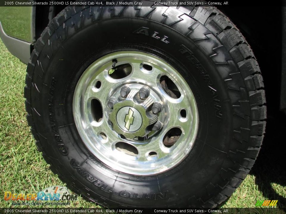 2005 Chevrolet Silverado 2500HD LS Extended Cab 4x4 Black / Medium Gray Photo #19