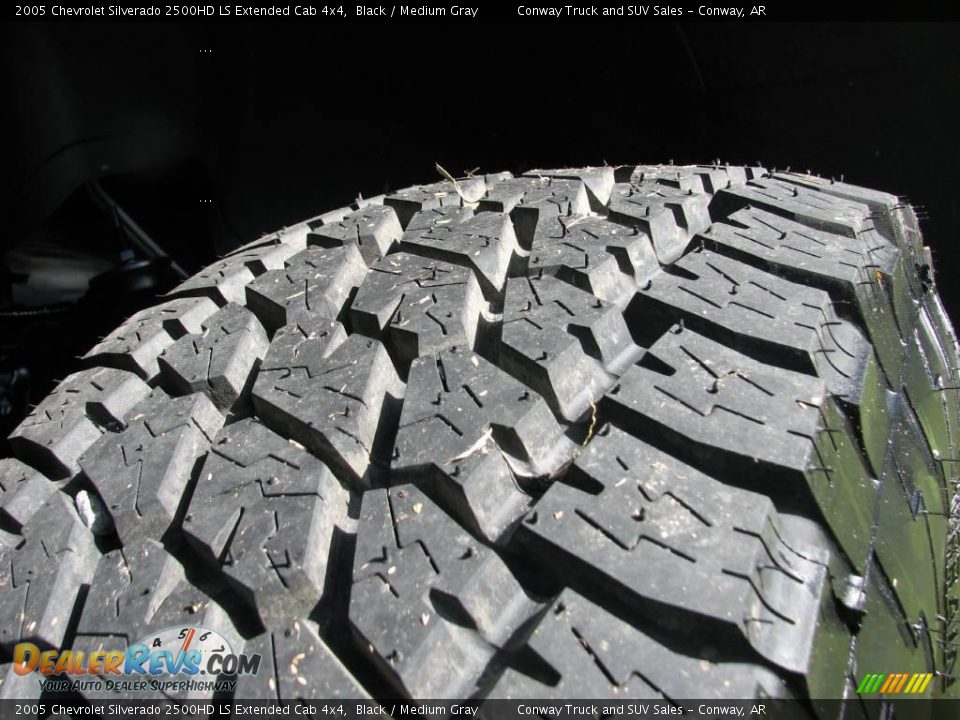 2005 Chevrolet Silverado 2500HD LS Extended Cab 4x4 Black / Medium Gray Photo #20