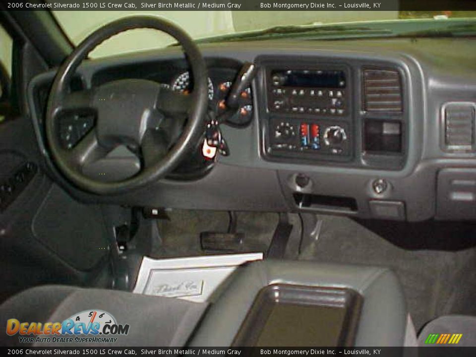 2006 Chevrolet Silverado 1500 LS Crew Cab Silver Birch Metallic / Medium Gray Photo #9