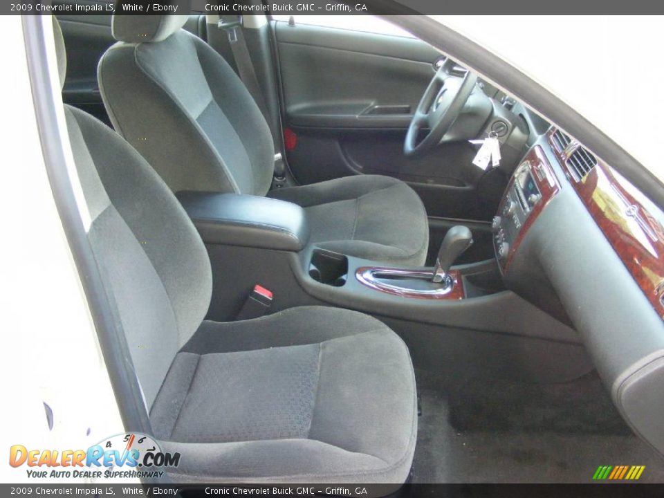 2009 Chevrolet Impala LS White / Ebony Photo #17