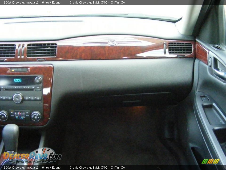 2009 Chevrolet Impala LS White / Ebony Photo #19